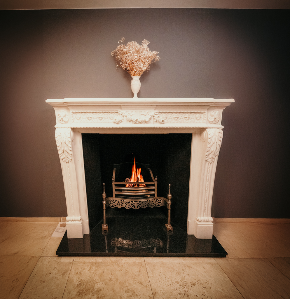 Louis XVI Roses and Macaroon (1)